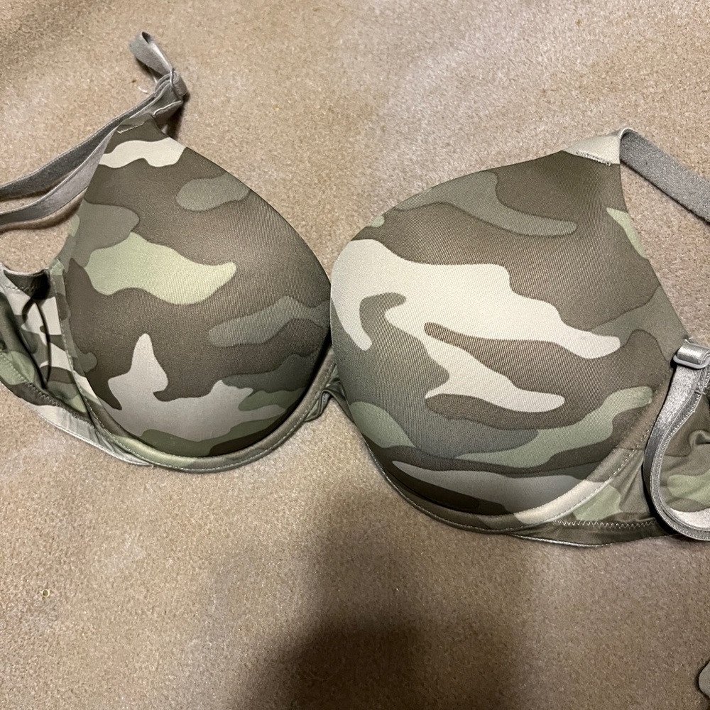 PINK Victoria’s Secret Bra Size 32D Camouflage